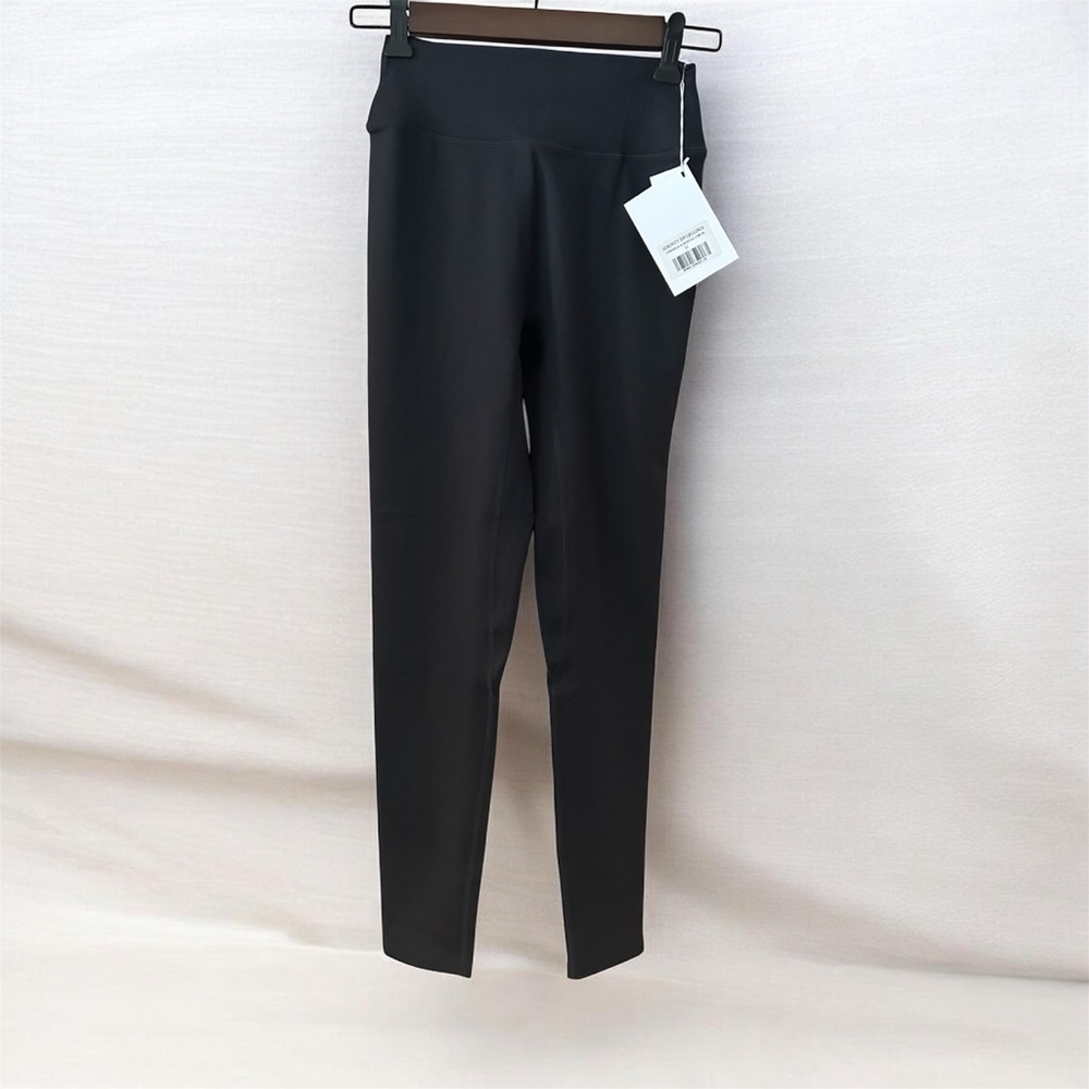 NWT CSB Serenity Dip Leggings in Black. Women’s Medium